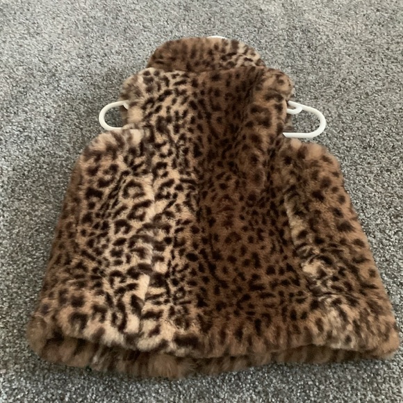 Super soft faux cheetah fur vest - Picture 3 of 3